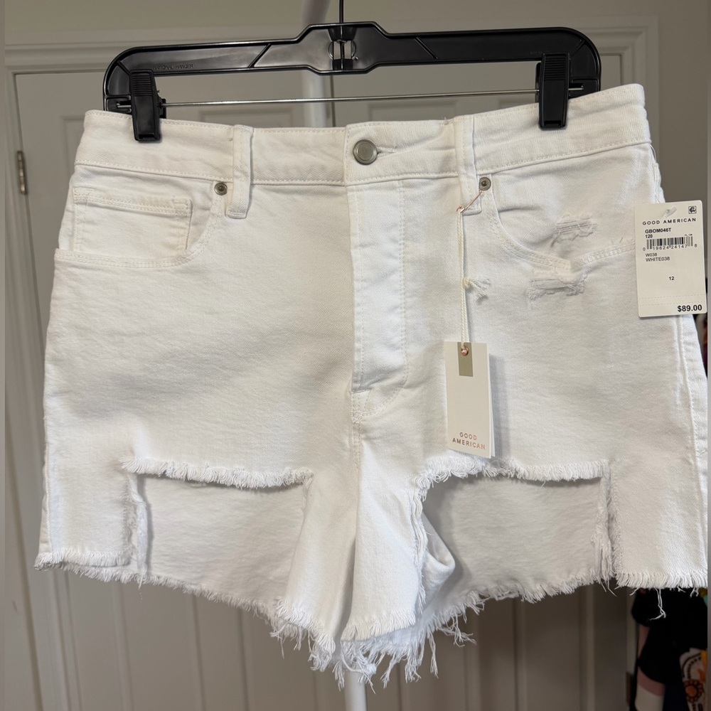 NWT Good American Bombshell Shorts in White, Size 12